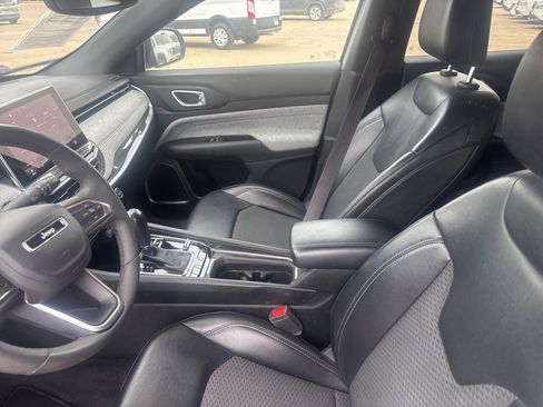 Used 2023 Jeep Compass Latitude image 33