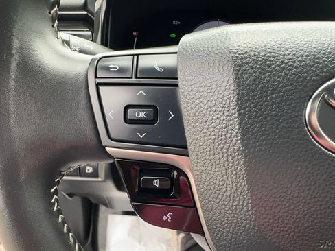 Used 2025 Toyota Camry SE FWD image 18