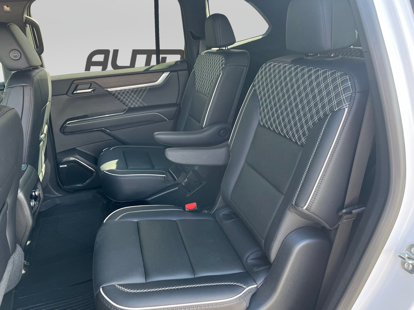 Used 2025 GMC Acadia Denali w/ LPO, Floor Liner Package FWD image 17