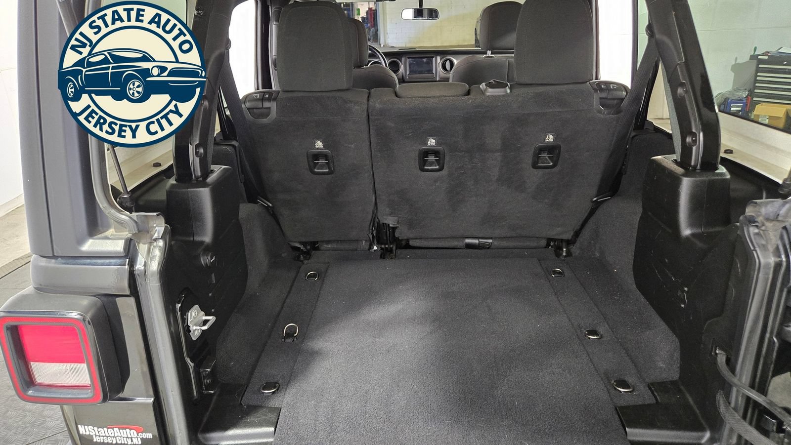 Used 2021 Jeep Wrangler Unlimited Sport AWD/4WD image 31