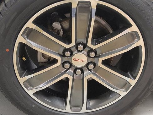 Used 2017 GMC Acadia Denali w/ Technology Package FWD image 31