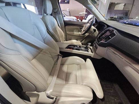 Used 2021 Volvo XC90 T6 Inscription image 11