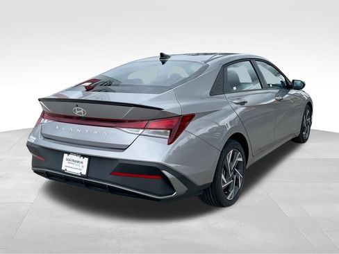Used 2025 Hyundai Elantra Sport w/ Cargo Package FWD image 8