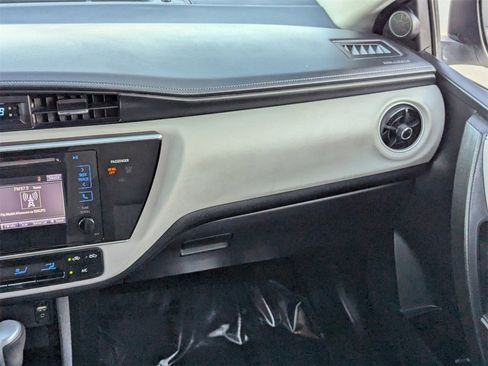 Used 2017 Toyota Corolla LE image 15