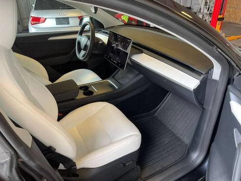 Used 2025 Tesla Model Y Long Range RWD image 12