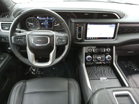 Used 2021 GMC Yukon Denali w/ Denali Premium Package image 14