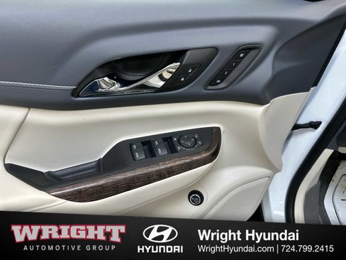 Used 2023 GMC Acadia Denali w/ Denali Technology Package image 10