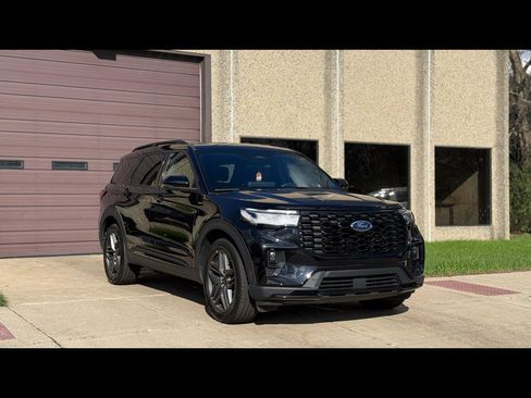 Used 2025 Ford Explorer ST-Line w/ ST-Line Street Pack image 1