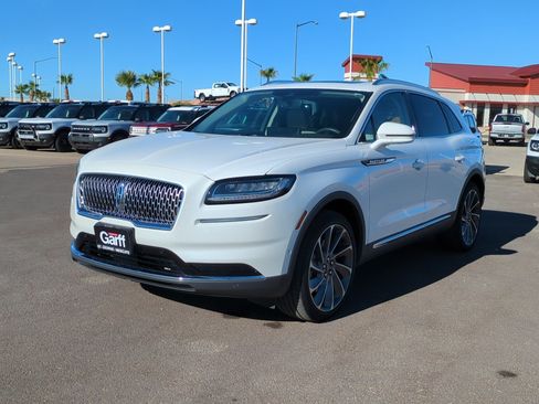 Used 2023 Lincoln Nautilus Reserve w/ Equipment Group 201A AWD/4WD image 8