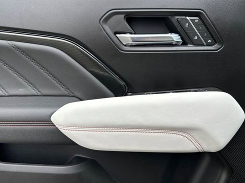New 2026 GMC Canyon AT4X w/ AT4X AEV Edition AWD/4WD image 9
