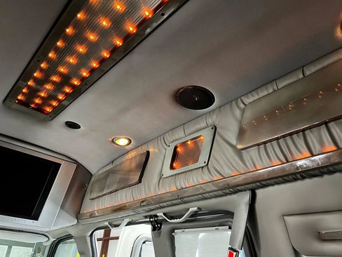 Used 2006 Chevrolet Express 1500 w/ Preferred Equipment Group image 37