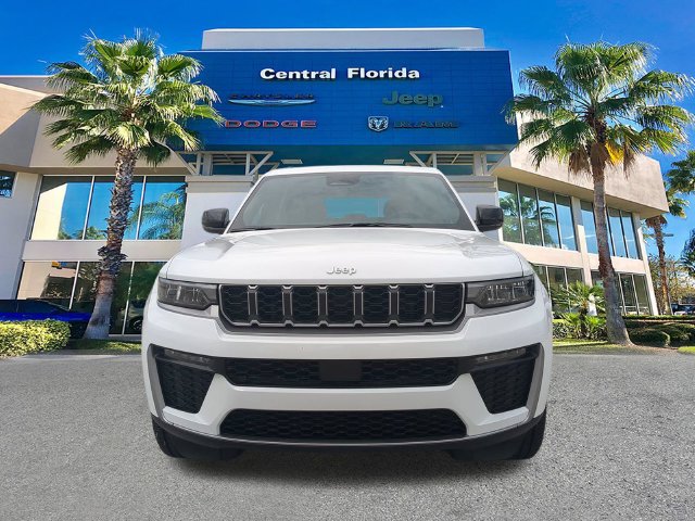 New 2027 Jeep Grand Cherokee Limited RWD image 3