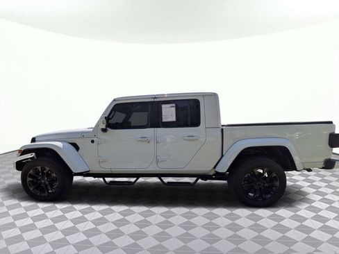 Used 2022 Jeep Gladiator Overland AWD/4WD image 7
