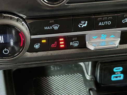 Used 2025 Ford Bronco Badlands image 37