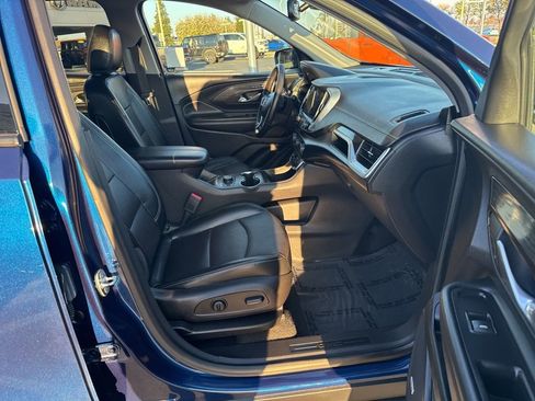 Used 2023 GMC Terrain SLT w/ Infotainment Package II image 12