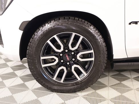 Used 2023 GMC Yukon XL AT4 w/ AT4 Premium Plus Package AWD/4WD image 19