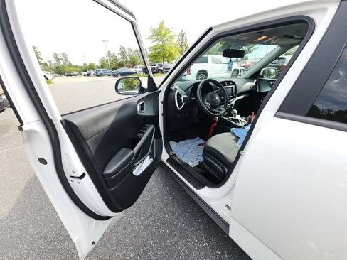 Used 2021 Kia Soul LX FWD image 19