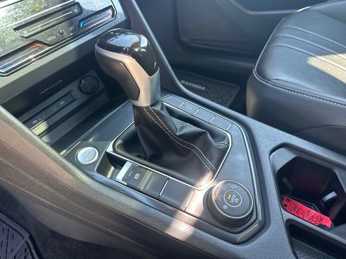 Used 2024 Volkswagen Tiguan SE w/ Panoramic Sunroof Package AWD/4WD image 32