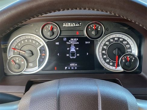 Used 2017 RAM 1500 Laramie image 12