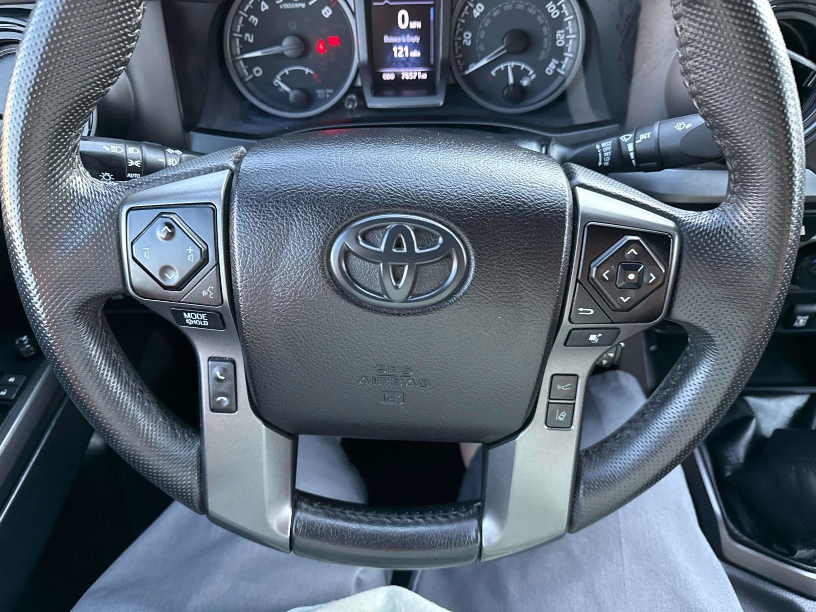 Used 2021 Toyota Tacoma TRD Off-Road w/ Technology Package AWD/4WD image 26