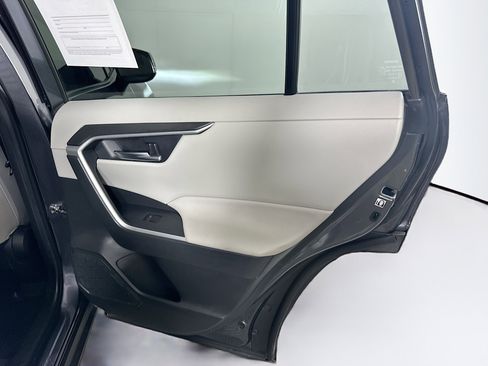 Used 2020 Toyota RAV4 XLE w/ Convenience Package image 31
