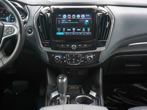 Used 2018 Chevrolet Traverse Premier image 18