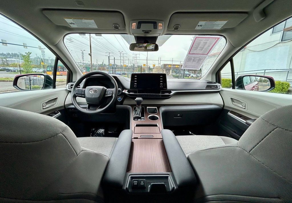 Certified 2024 Toyota Sienna LE AWD/4WD image 20