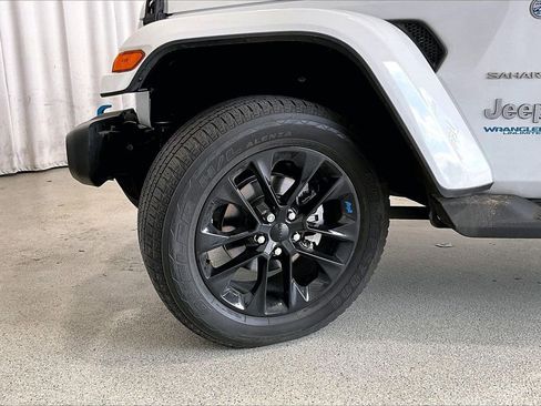 Used 2022 Jeep Wrangler Unlimited Sahara AWD/4WD image 20