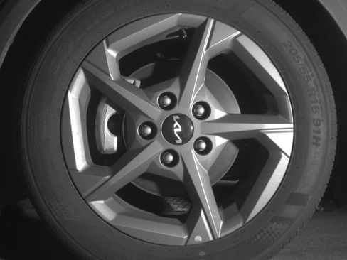 Used 2025 Kia K4 LXS image 12