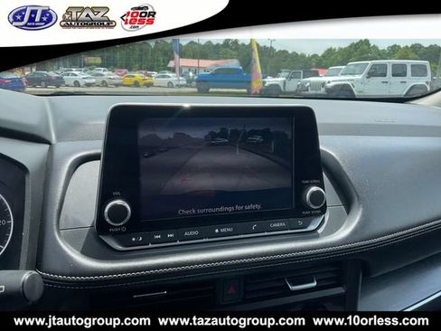 Used 2025 Nissan Rogue SV FWD image 20