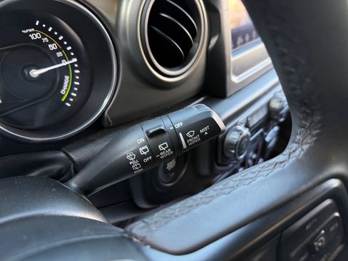 Used 2023 Jeep Wrangler Unlimited AWD/4WD image 18