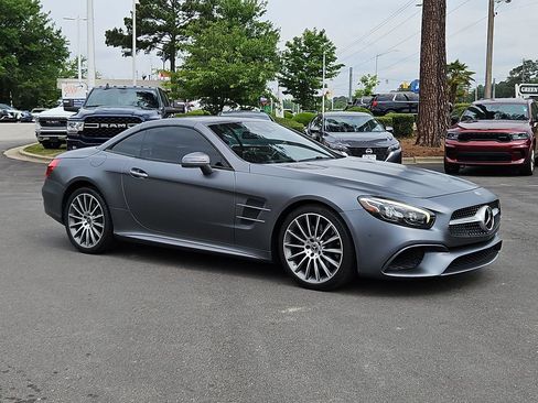 Used 2018 Mercedes-Benz SL 550 image 2