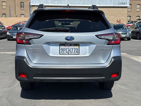 Used 2025 Subaru Outback Premium image 9