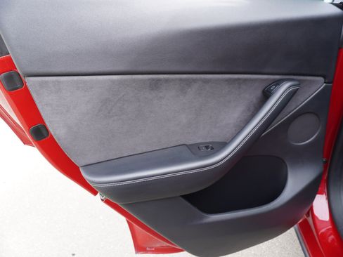 Used 2021 Tesla Model Y Long Range image 12