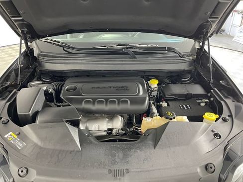 Used 2021 Jeep Cherokee Latitude Plus AWD/4WD image 22