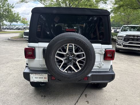 Used 2024 Jeep Wrangler Unlimited Sahara AWD/4WD image 6