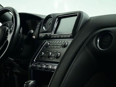 Used 2012 Nissan GT-R Premium image 64