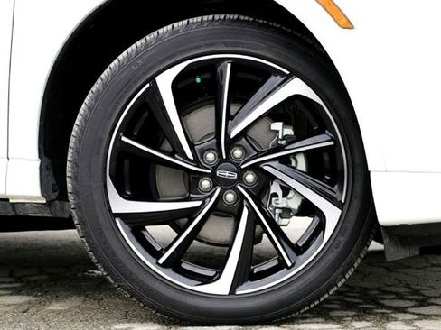 Used 2025 Lincoln Corsair Grand Touring image 2