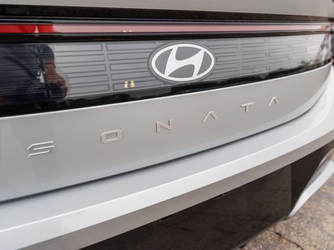 Used 2025 Hyundai Sonata SEL FWD image 11