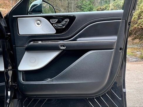 Used 2022 Lincoln Aviator Reserve w/ Equipment Group 201A AWD/4WD image 29