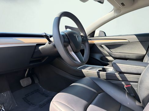 Used 2023 Tesla Model 3 Standard Range RWD image 2
