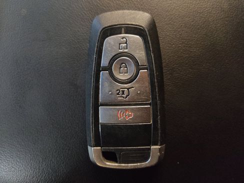 Used 2020 Ford Explorer XLT AWD/4WD image 32