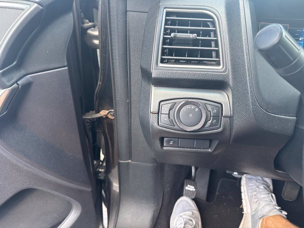 Used 2019 Ford Explorer XLT w/ Equipment Group 202A FWD image 8