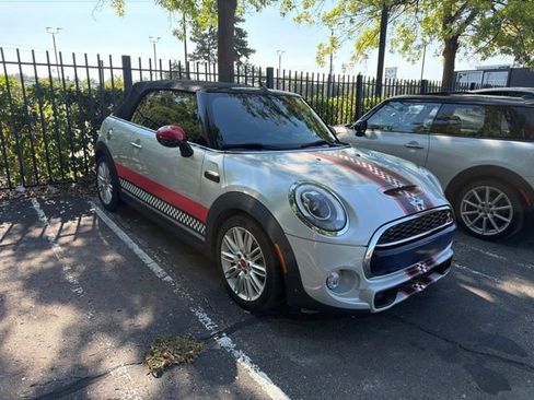 Used 2018 MINI Cooper S FWD image 3