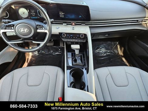 Used 2024 Hyundai Elantra Limited image 14