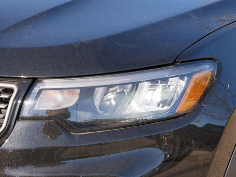 New 2026 Jeep Compass Latitude image 18