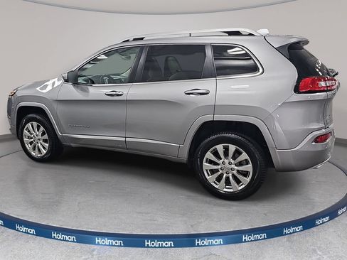Used 2017 Jeep Cherokee Overland w/ Technology Group AWD/4WD image 9