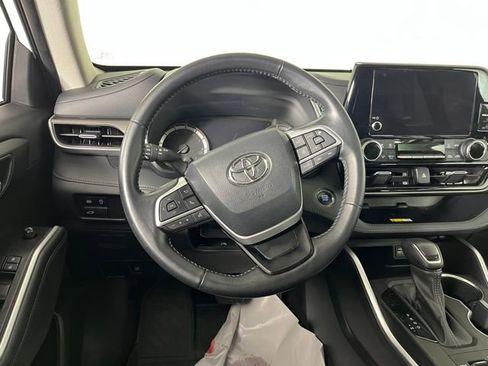 Used 2023 Toyota Highlander XLE image 20