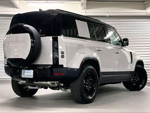 New 2026 Land Rover Defender 110 S image 4