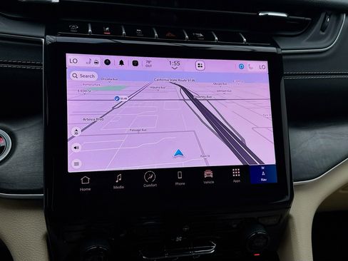 Used 2025 Jeep Grand Cherokee Limited image 9